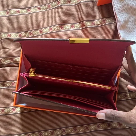 Hermes Fuchsia Wallet with Gold H Clasp - Picture 3 of 3